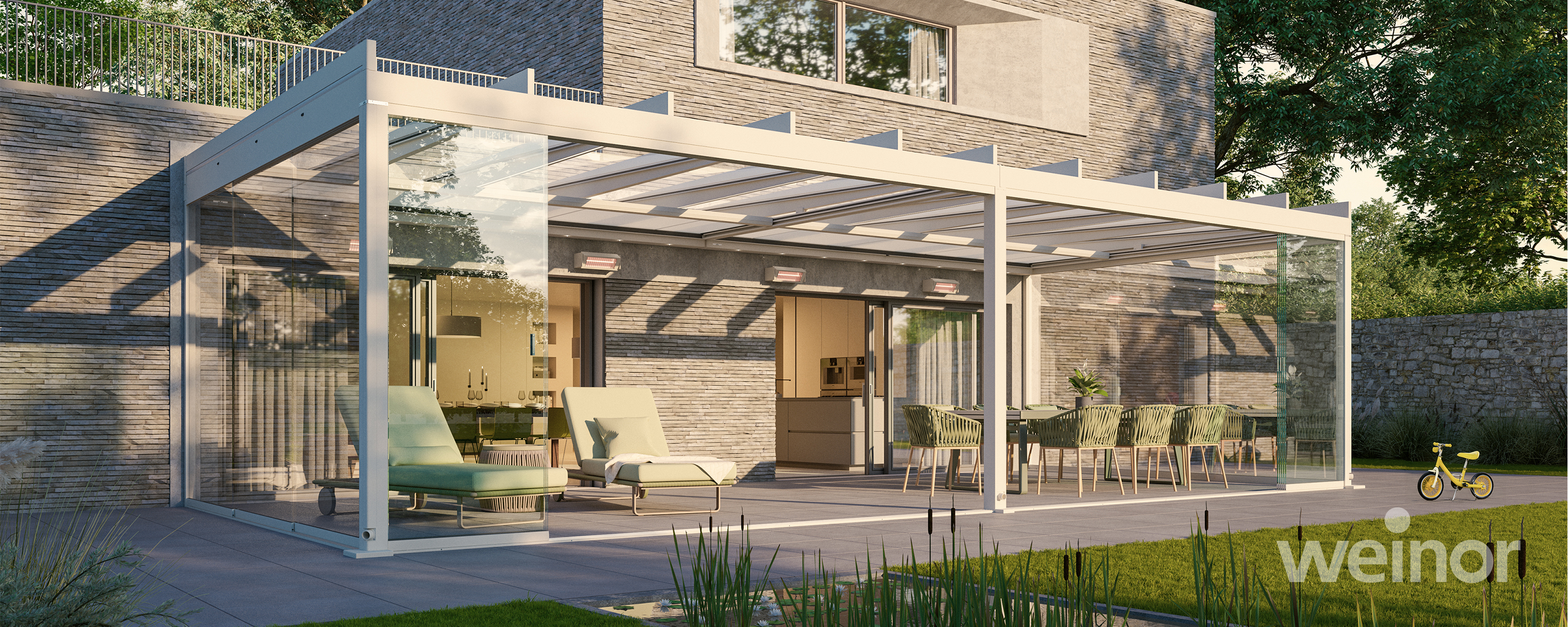 Blick von innen auf Terrasse mit ausgefahrener Markise - Semina life